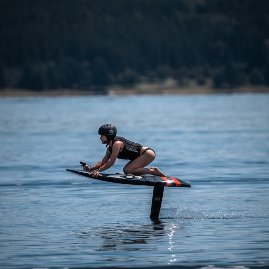 Eкстремно във и над водата с "Урок по e-foil на яз. Въча около Пловдив" oт Makaroon Eкстремно във и над водата с "Урок по e-foil на яз. Въча около Пловдив" oт Makaroon