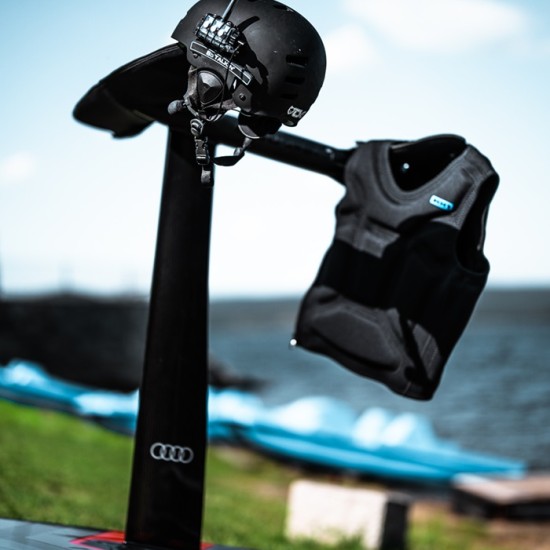 Eкстремно във и над водата с "Урок по e-foil на яз. Въча около Пловдив" oт Makaroon Eкстремно във и над водата с "Урок по e-foil на яз. Въча около Пловдив" oт Makaroon