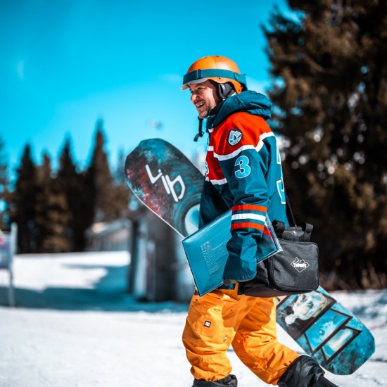 Сняг и зимни спортове с "Урок по ски или сноуборд за младежи и възрастни в Пампорово" от Makaroon