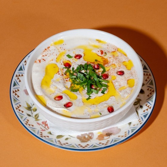 Насладете се на експлозия от вкусове и аромати с 3-степенно меню по избор за двама в сирийски ресторант Емеса от Makaroon