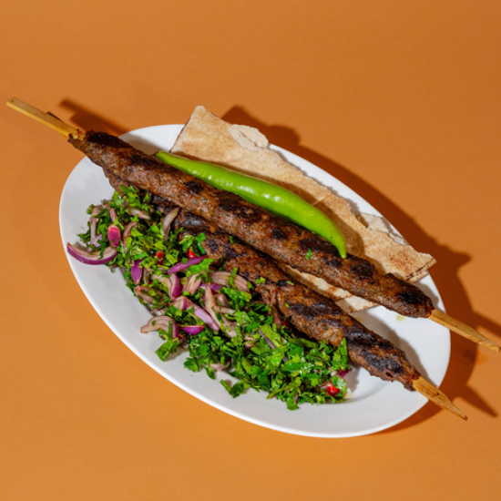 Насладете се на експлозия от вкусове и аромати с 3-степенно меню по избор за двама в сирийски ресторант Емеса от Makaroon