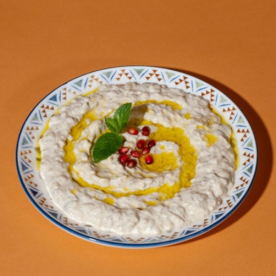 Насладете се на експлозия от вкусове и аромати с 3-степенно меню по избор за двама в сирийски ресторант Емеса от Makaroon