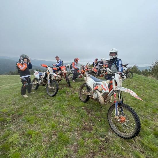 Целодневен преход с ендуро мотор край София или Габрово от Макароон