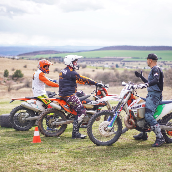 Индивидуален урок по управление на ендуро мотор от Макароон