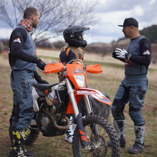 Индивидуален урок по управление на ендуро мотор от Макароон