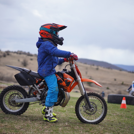 Индивидуален урок по управление на ендуро мотор от Макароон