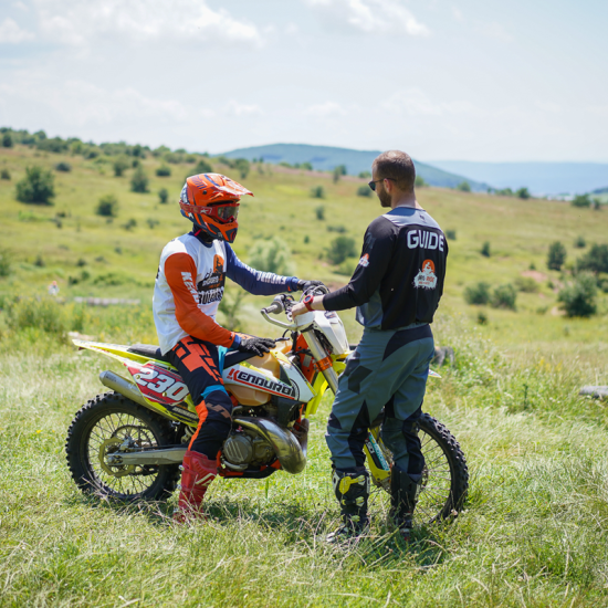 Индивидуален урок по управление на ендуро мотор от Макароон