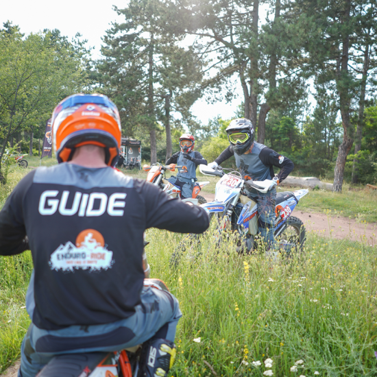 Индивидуален урок по управление на ендуро мотор от Макароон