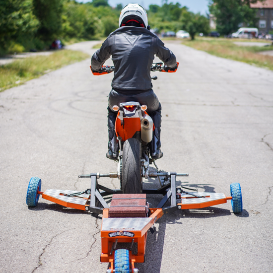 Урок по каране на ендуро мотор на една гума