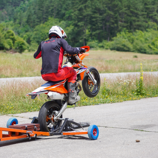 Урок по каране на ендуро мотор на една гума