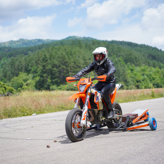 Урок по каране на ендуро мотор на една гума