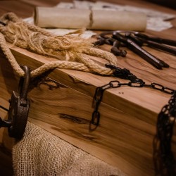 Избягайте от стаята за един час: Клопката, ескейп стая за двама Избягайте от стаята за един час: Клопката, ескейп стая за двама