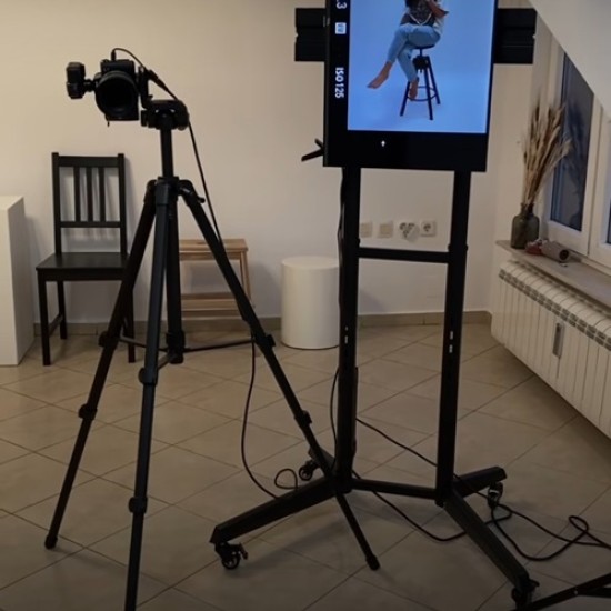 Създайте невероятни спомени с “Автопортрет във фотоателие” от Makaroon.