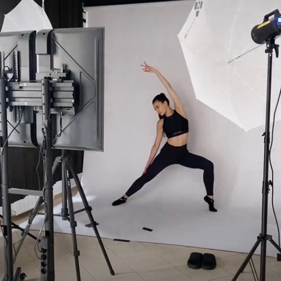 Създайте невероятни спомени с “Автопортрет във фотоателие” от Makaroon.