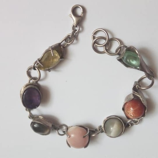 Създайте собствено уникално бижу от естествени камъни и перли във Варна от Макароон