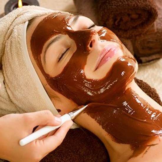 Подарете на лицето си едно ретонизиращо лакомство с „Шоколадова терапия за лице във Варна“ от Makaroon