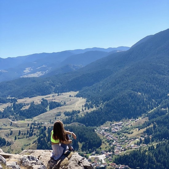 Подарете си едно планинско пътешествие с "Разходка с джип Land Rover Discovery в Родопите" от Makaroon