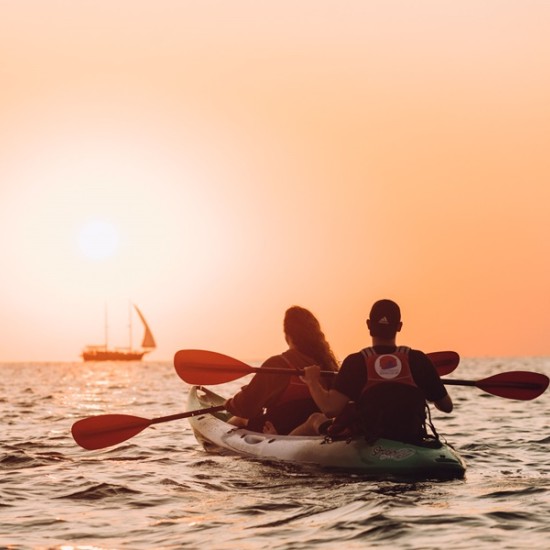 Насладете се на едно невероятно слънчево преживяване на морето с Излет с каяк край Варна от Makaroon