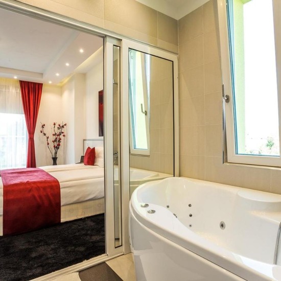 Направете един незабравим подарък с "Уикенд за двама в Комплекс Европа“ в Долна Баня от Makaroon