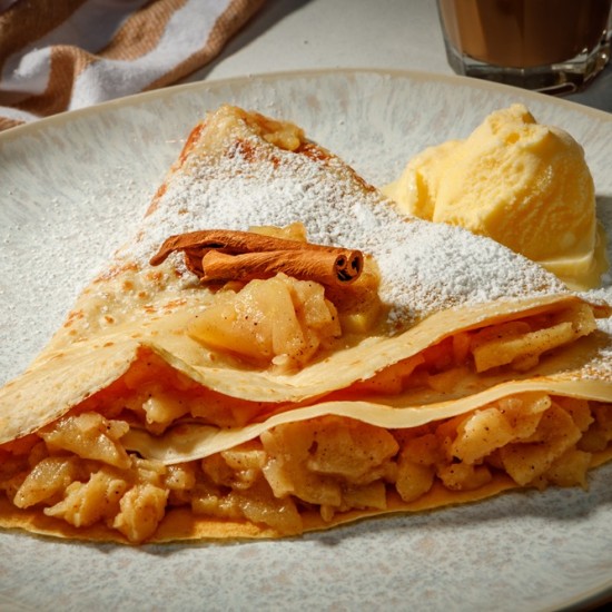 Тънки френски палачинки и прясно кафе с "Брънч за двама в Le Soleil Crepes and Coffee" от Makaroon