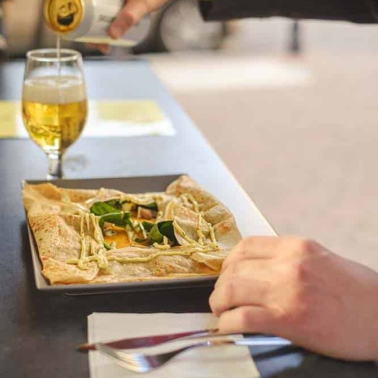 Тънки френски палачинки и прясно кафе с "Брънч за двама в Le Soleil Crepes and Coffee" от Makaroon