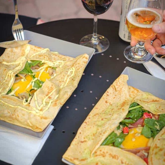 Тънки френски палачинки и прясно кафе с "Брънч за двама в Le Soleil Crepes and Coffee" от Makaroon