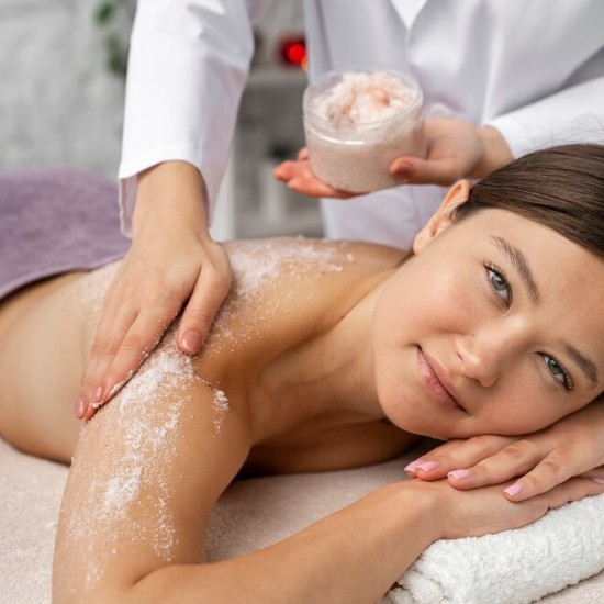 Подмладяваща и стягаща терапия за лице Power Retinol в Бургас от Makaroon