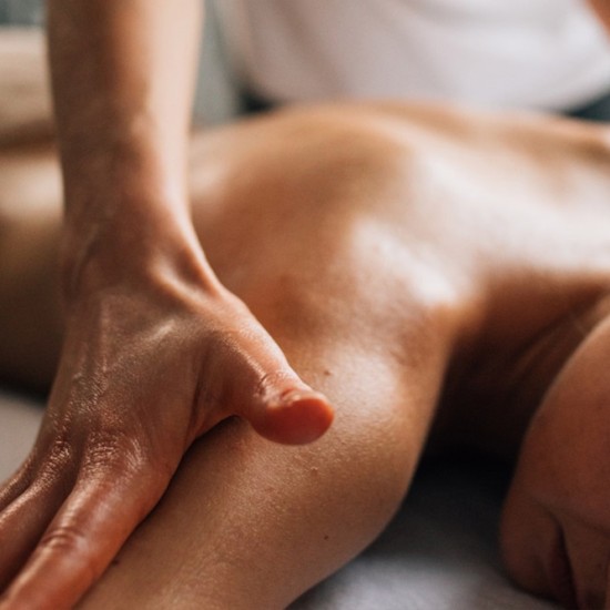 Споделен релакс с "Класически синхронен масаж за двама души" от Makaroon