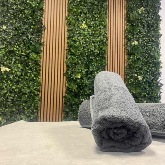 Насладете се на пълен релакс с масаж на цяло тяло, ходила, лице и глава от Makaroon