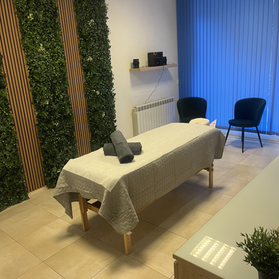 Насладете се на пълен релакс с масаж на цяло тяло, ходила, лице и глава от Makaroon