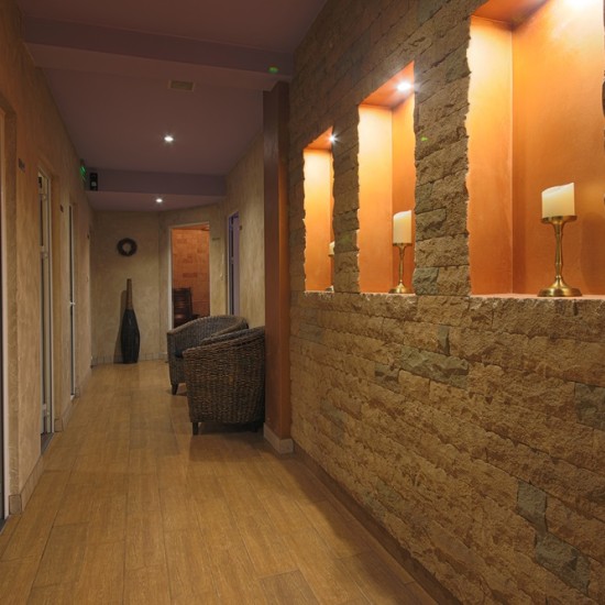 Луксозен СПА ритуал „Злато“ за двама с бонбони и шампанско със злато във Варна