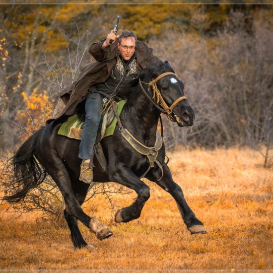 Разходка с кон до Дендрариума и Копитото от Макароон Разходка с кон до Дендрариума и Копитото от Макароон