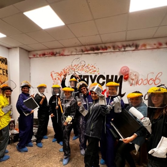 Разбий стреса в стая на гнева във Варна от Макароон