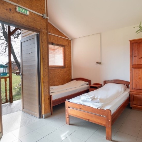 Отдих и развлечение с "Нощувка в комплекс „Елата“  + пейнтбол за до 6 човека в Своге" от Makaroon