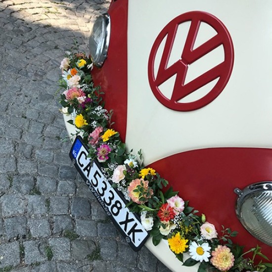 Подарете си едно романтично преживяване с разходка с ретро бус + пикник за двама от Makaroon Подарете си едно романтично преживяване с разходка с ретро бус + пикник за двама от Makaroon