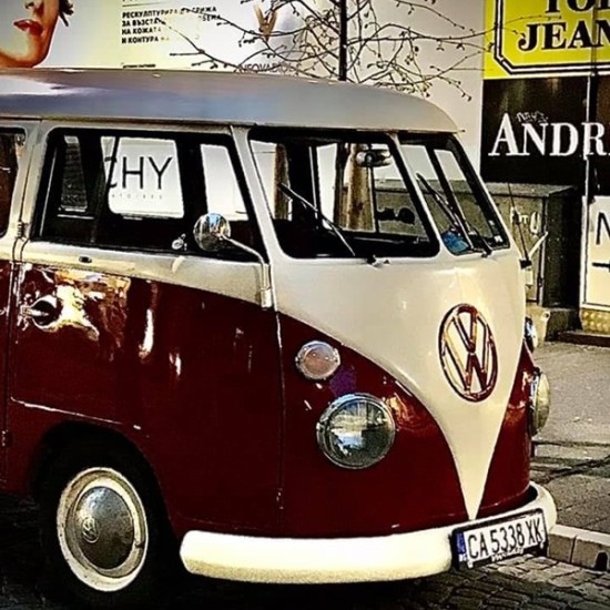 Подарете си едно романтично преживяване с разходка с ретро бус + пикник за двама от Makaroon Подарете си едно романтично преживяване с разходка с ретро бус + пикник за двама от Makaroon