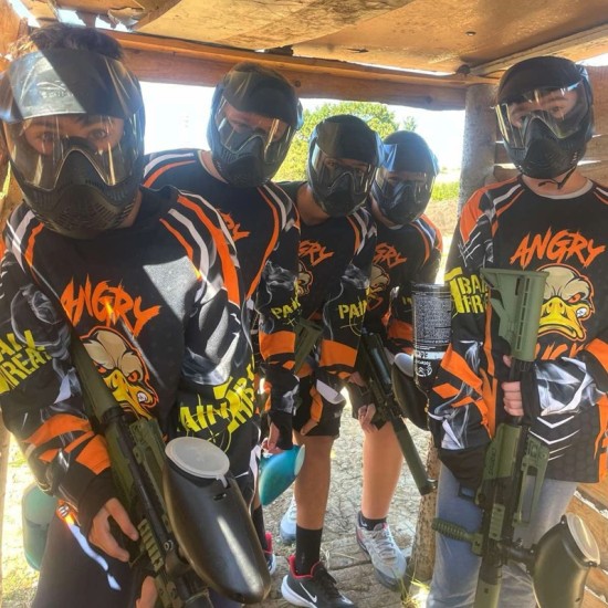 Отдих и развлечение с "Нощувка в комплекс „Елата“  + пейнтбол за до 6 човека в Своге" от Makaroon