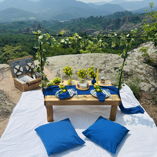 Романтика сред природата с "Пикник за двама край Белоградчик" от Makaroon Романтика сред природата с "Пикник за двама край Белоградчик" от Makaroon