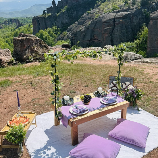 Романтика сред природата с "Пикник за двама край Белоградчик" от Makaroon Романтика сред природата с "Пикник за двама край Белоградчик" от Makaroon