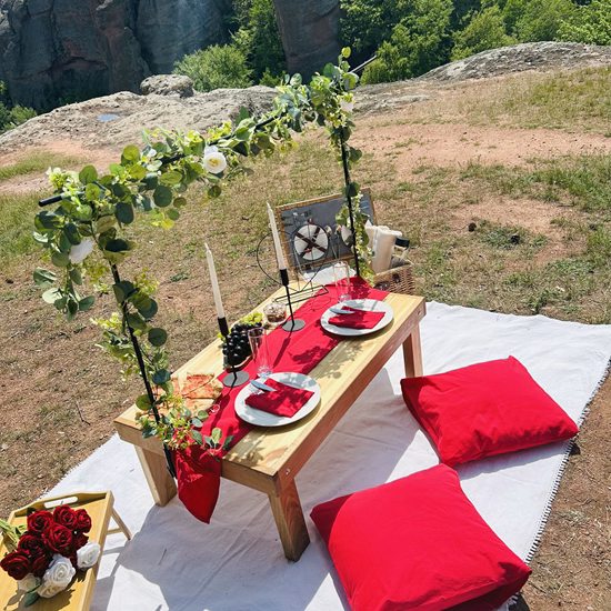 Романтика сред природата с "Пикник за двама край Белоградчик" от Makaroon Романтика сред природата с "Пикник за двама край Белоградчик" от Makaroon