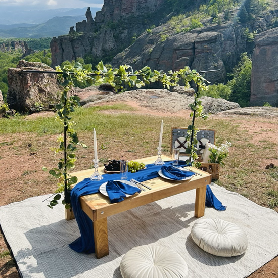 Романтика сред природата с "Пикник за двама край Белоградчик" от Makaroon Романтика сред природата с "Пикник за двама край Белоградчик" от Makaroon