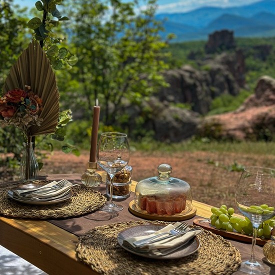 Романтика сред природата с "Пикник за двама край Белоградчик" от Makaroon