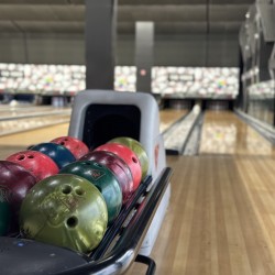 Разведрете обстановката с „Боулинг за двама с 2 коктейла“