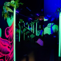 Eлиминирайте враговете си с „Една игра на Лазерна арена за двама“