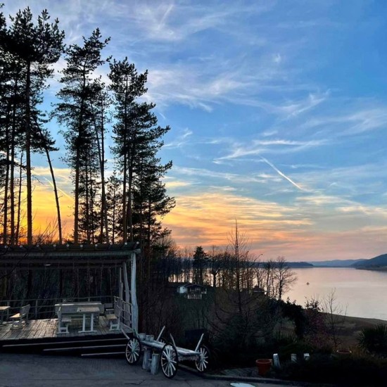 Оазис, далеч от града с "Нощувка за двама в комплекс Райски залив  в с. Голяма Желязна" от Makaroon