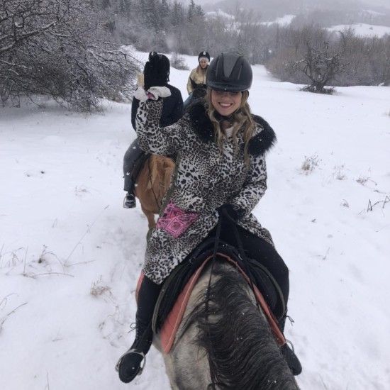 Урок по конна езда край Своге и стрелба с лък от Макароон Урок по конна езда край Своге и стрелба с лък от Макароон