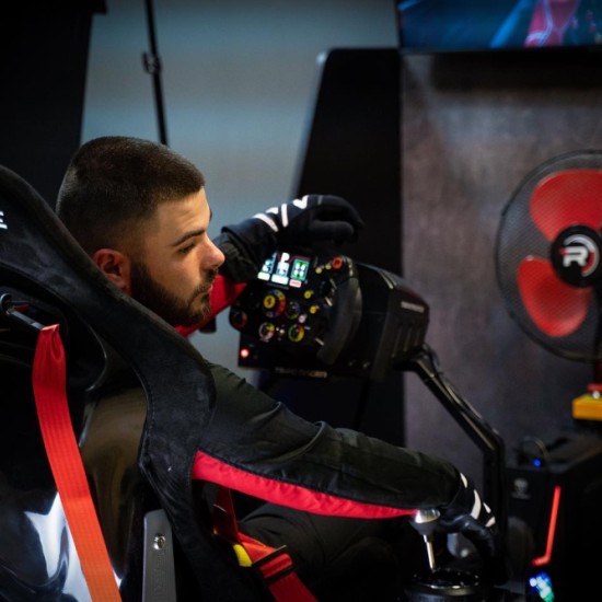 VR Racing – скоростно виртуално преживяване без граници от Макароон