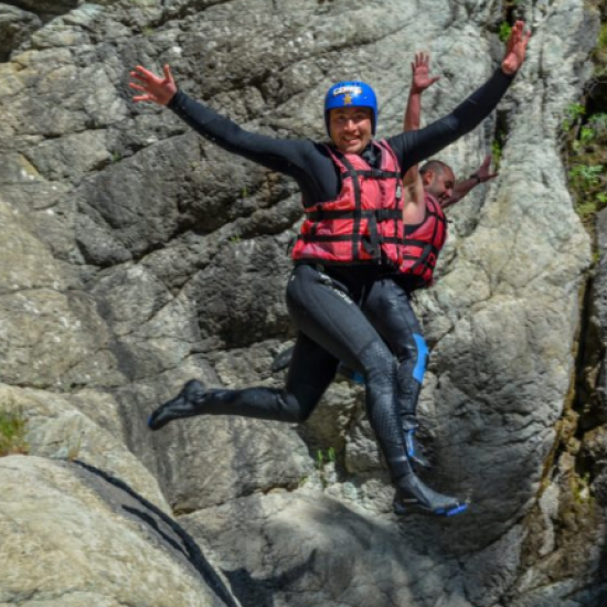 Адреналин по бързеите с "Приключение с каяк по река Струма" от Makaroon