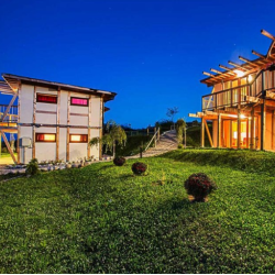 Нощувка + рафтинг за двама със закуска и вечеря в еко селище „Дебели Даб“ 