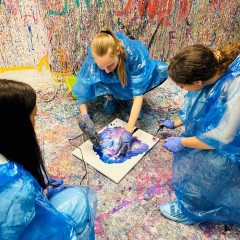 Action painting in for two – chaos, creativity and fun